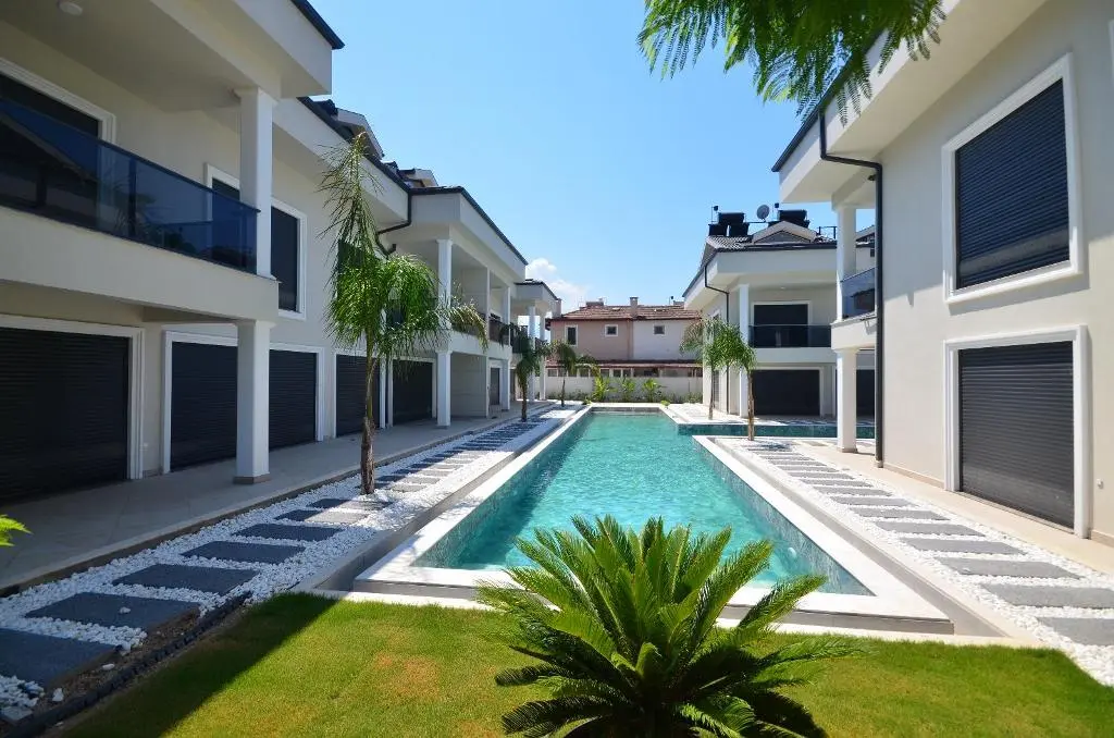 Calis real estate